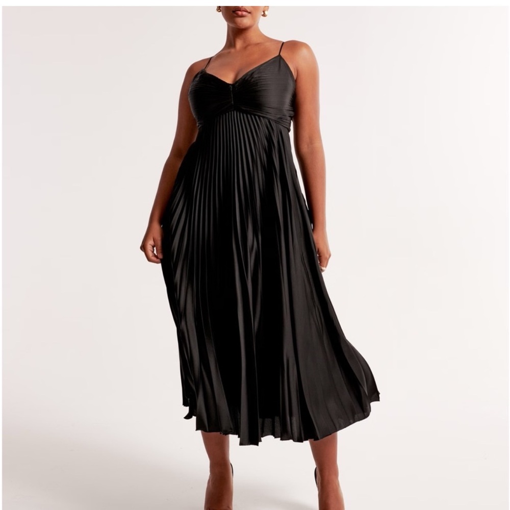 Abercrombie & Fitch | The A&F Giselle Pleated Maxi Dress